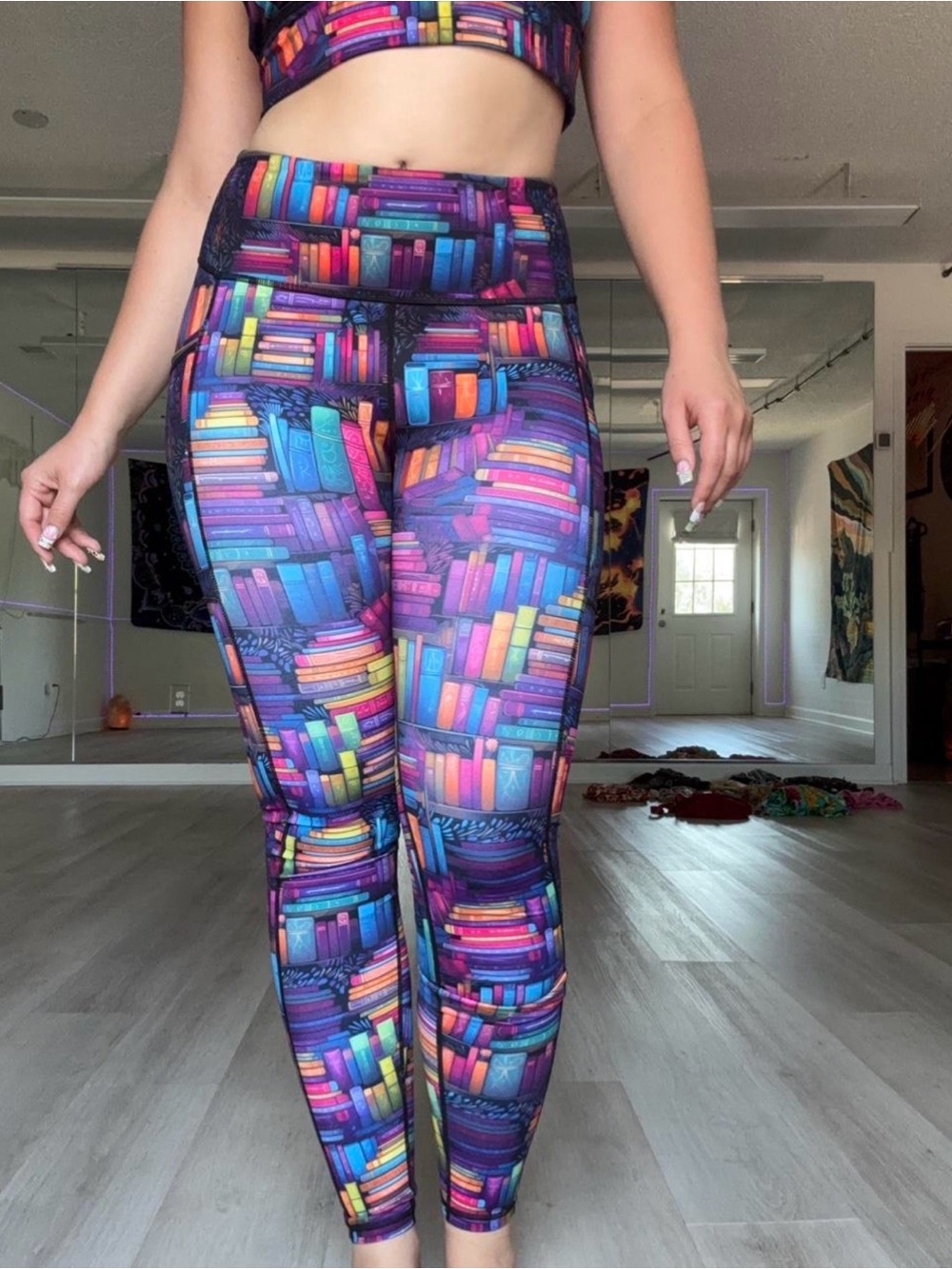 CVG Women's Rainbow Bookstack Sports Bra & Leggings Set Size S/M - Picture 4 of 8